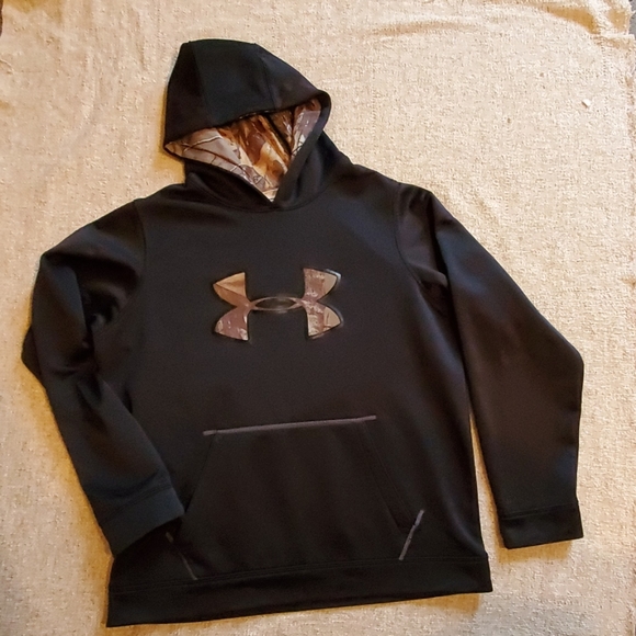 Under Armour Other - Under Armour sweater youthxl black Under Armour Other - Under Armour sweater youthxl black